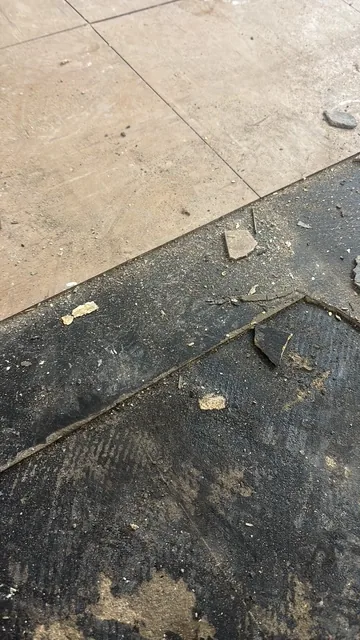 Black bitumen mastic floor removal in a EC3 flat
